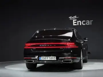 2023 Genesis G90 с пробегом 85 376 км