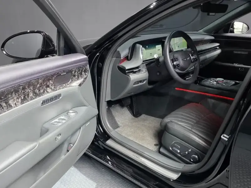 2023 Genesis G90 с пробегом 85 376 км
