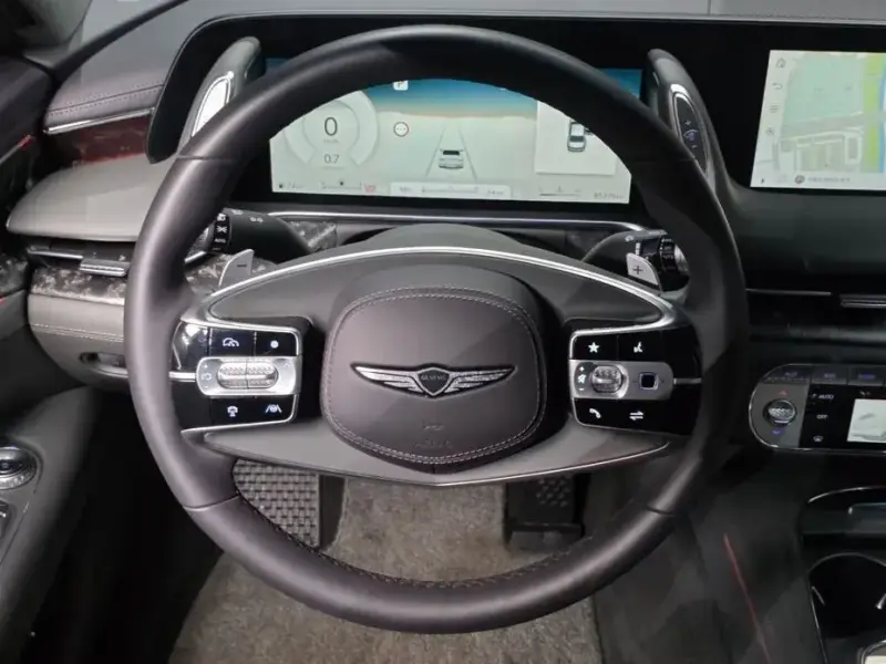 2023 Genesis G90 с пробегом 85 376 км