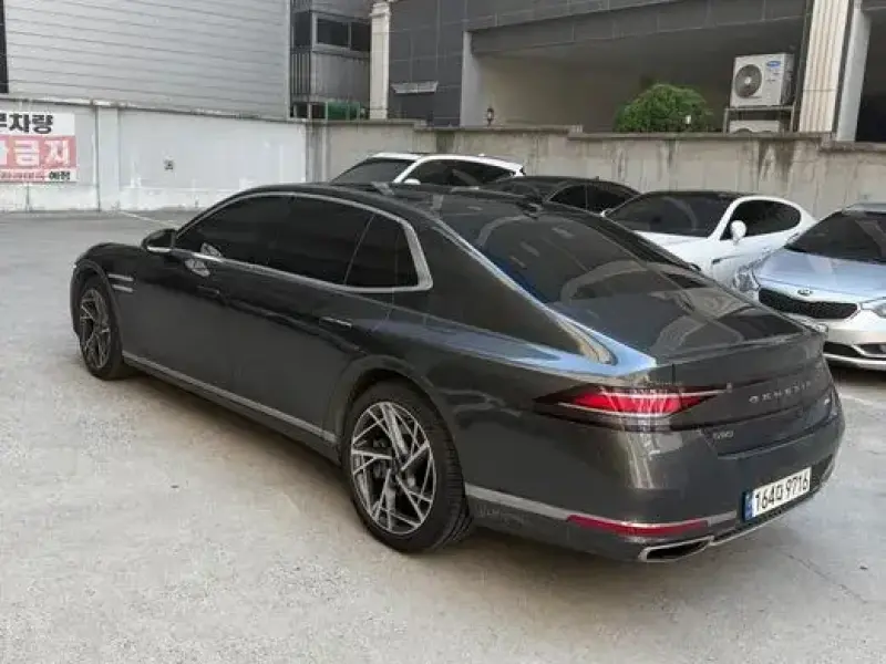 2023 Genesis G90 с пробегом 52 195 км