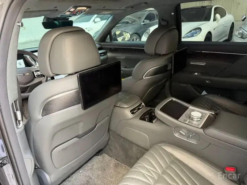 2023 Genesis G90 с пробегом 52 195 км