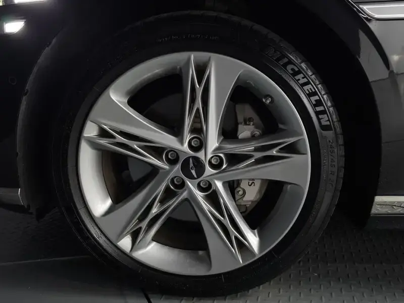 2023 Genesis G90 с пробегом 37 943 км