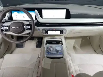 2023 Genesis G90 с пробегом 37 943 км