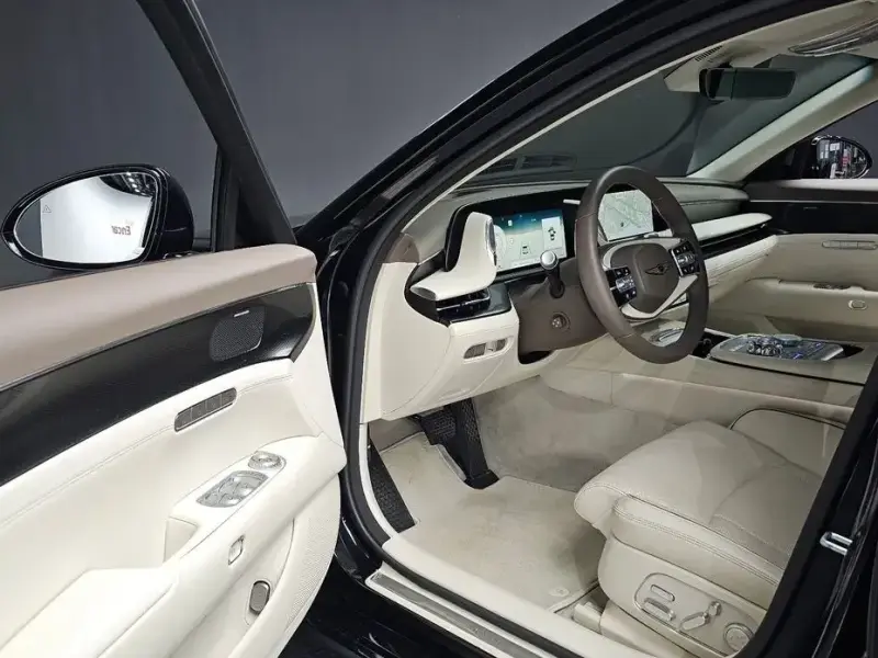 2023 Genesis G90 с пробегом 37 943 км