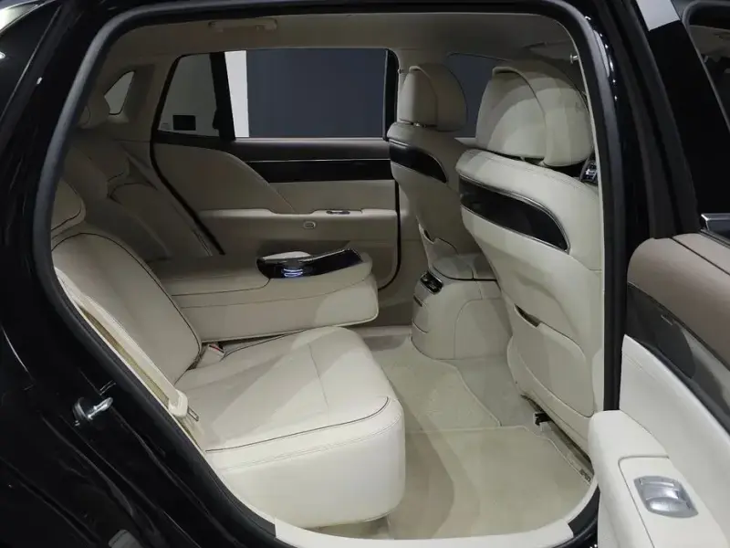 2023 Genesis G90 с пробегом 37 943 км