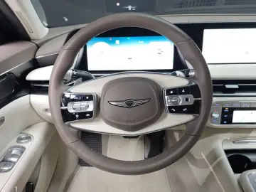 2023 Genesis G90 с пробегом 37 943 км