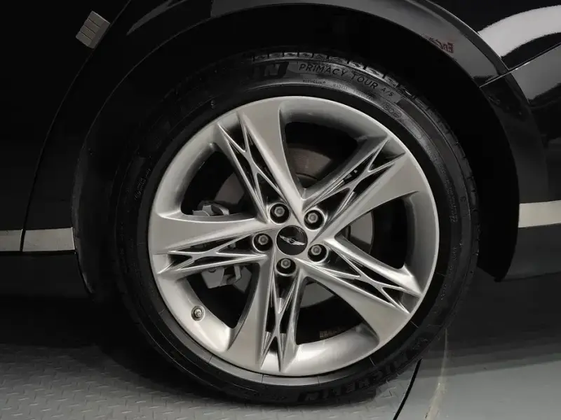 2023 Genesis G90 с пробегом 37 943 км
