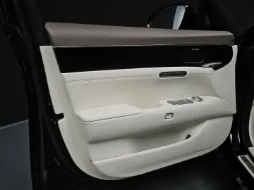 2023 Genesis G90 с пробегом 37 943 км