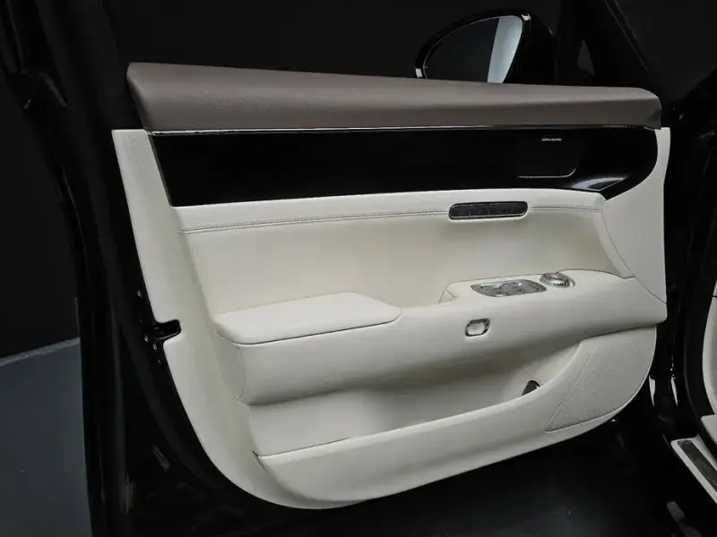 2023 Genesis G90 с пробегом 37 943 км