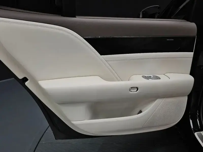 2023 Genesis G90 с пробегом 37 943 км