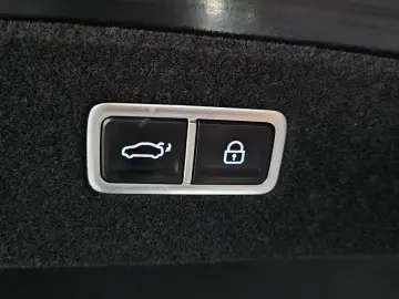 2023 Genesis G90 с пробегом 37 943 км