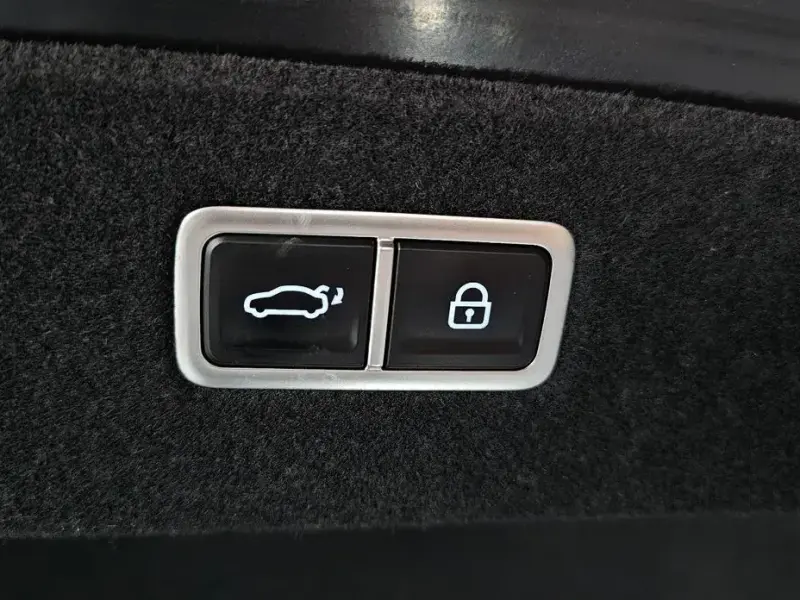 2023 Genesis G90 с пробегом 37 943 км