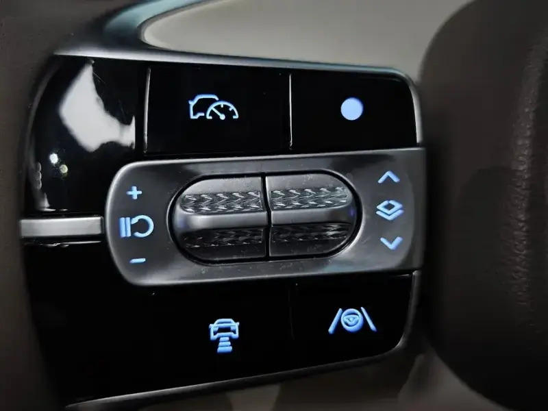 2023 Genesis G90 с пробегом 37 943 км