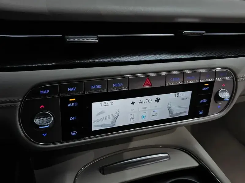 2023 Genesis G90 с пробегом 37 943 км