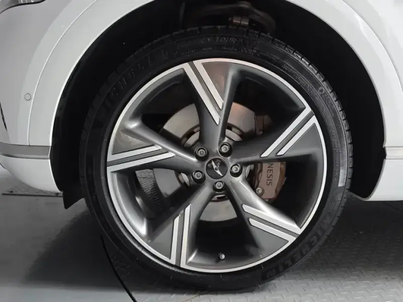 2023 Genesis GV80 с пробегом 33 993 км