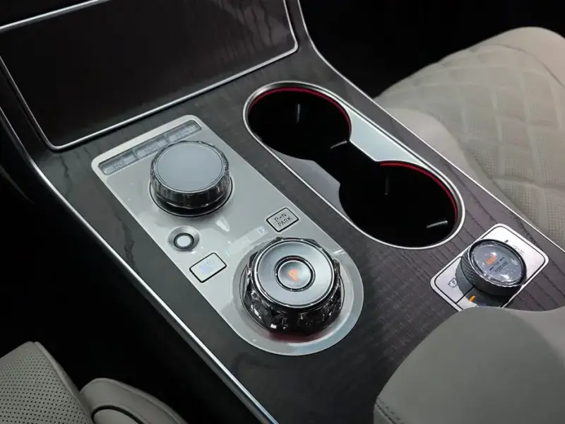 2023 Genesis GV80 с пробегом 33 993 км