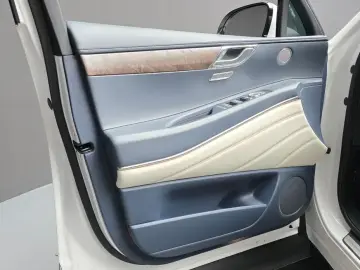 2023 Genesis GV80 с пробегом 33 993 км