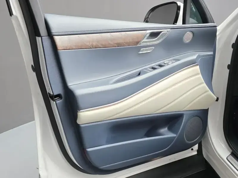 2023 Genesis GV80 с пробегом 33 993 км