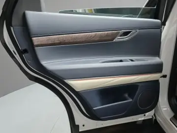 2023 Genesis GV80 с пробегом 33 993 км