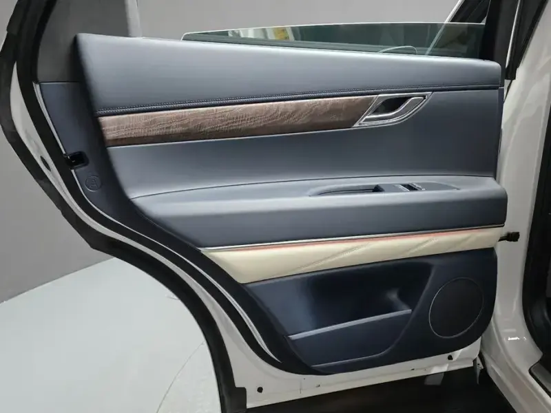 2023 Genesis GV80 с пробегом 33 993 км