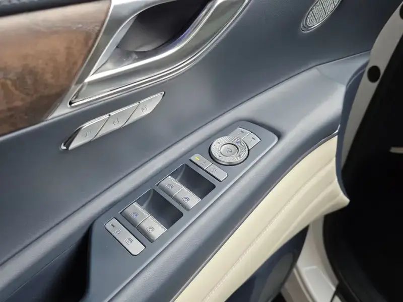 2023 Genesis GV80 с пробегом 33 993 км