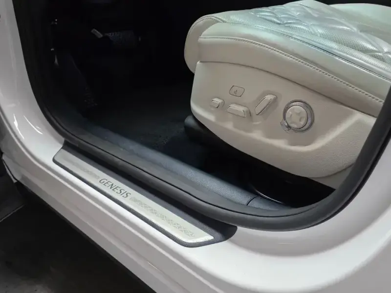 2023 Genesis GV80 с пробегом 33 993 км