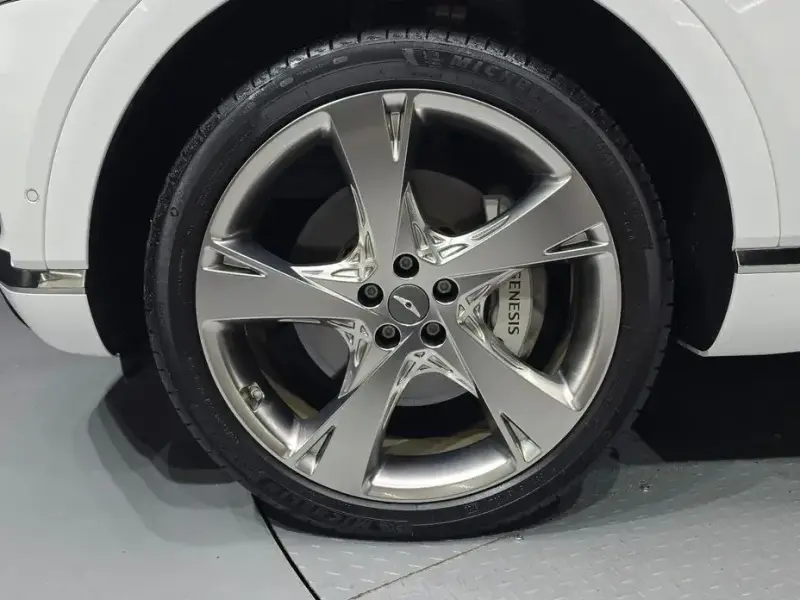 2023 Genesis GV80 с пробегом 26 863 км