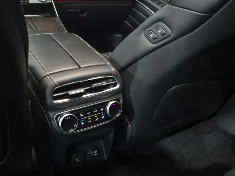 2023 Genesis GV80 с пробегом 43 688 км