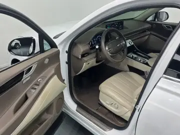 2023 Genesis GV80 с пробегом 38 757 км
