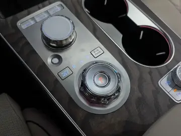 2023 Genesis GV80 с пробегом 9 541 км