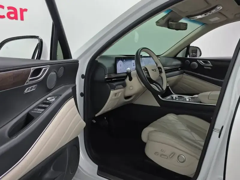 2023 Genesis GV80 с пробегом 9 541 км