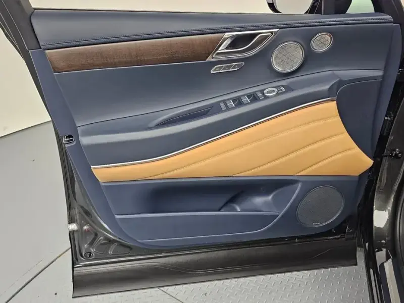 2023 Genesis GV80 с пробегом 26 461 км