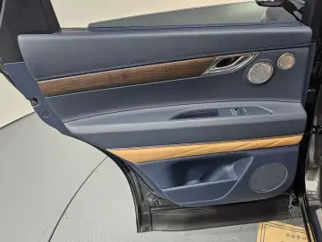 2023 Genesis GV80 с пробегом 26 461 км