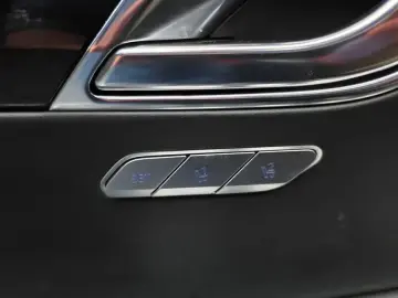 2023 Genesis GV80 с пробегом 62 996 км