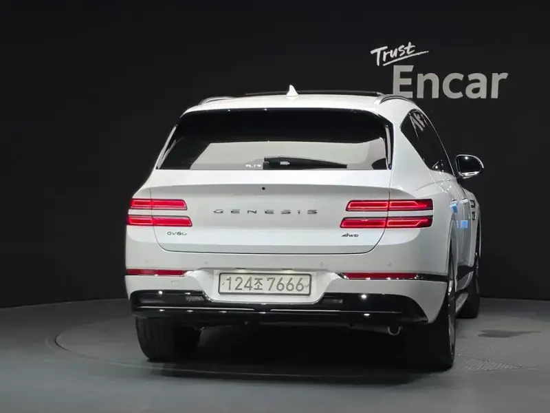 2023 Genesis GV80 с пробегом 38 490 км