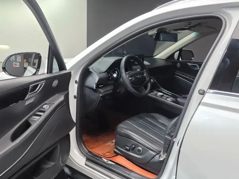 2023 Genesis GV80 с пробегом 38 490 км
