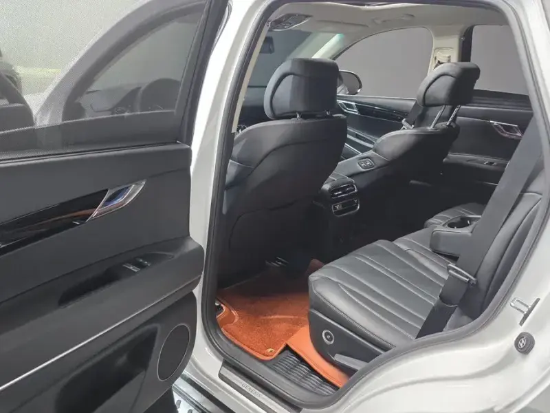 2023 Genesis GV80 с пробегом 38 490 км