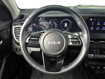 2023 Kia Seltos с пробегом 30 042 км