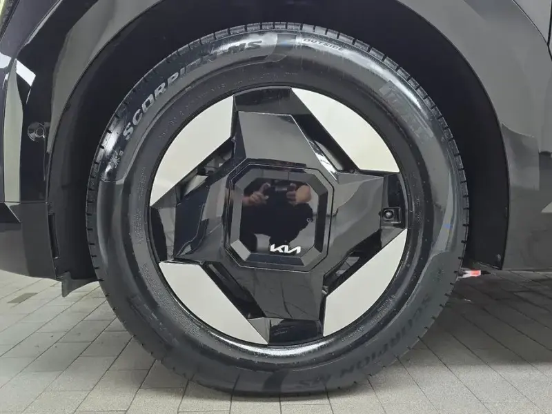 2023 Kia EV9 с пробегом 56 038 км