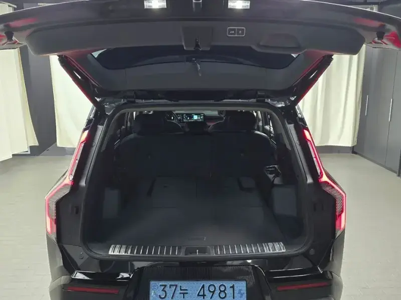 2023 Kia EV9 с пробегом 56 038 км
