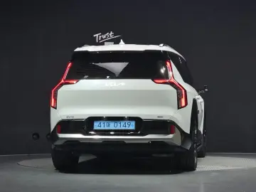 2025 Kia EV9 с пробегом 6 696 км