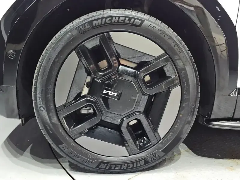 2025 Kia EV9 с пробегом 6 696 км