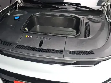 2025 Kia EV9 с пробегом 6 696 км