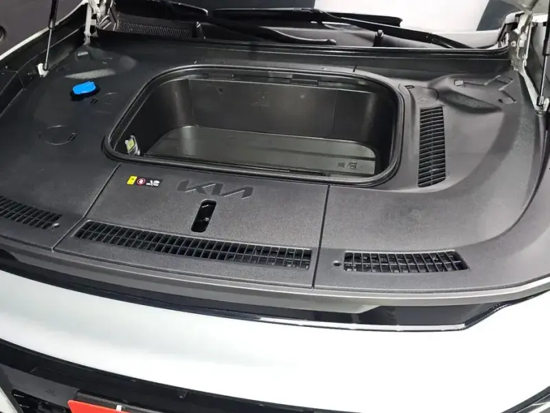 2025 Kia EV9 с пробегом 6 696 км