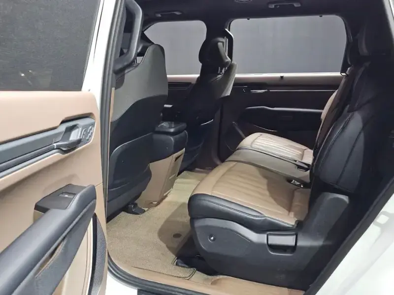 2025 Kia EV9 с пробегом 6 696 км