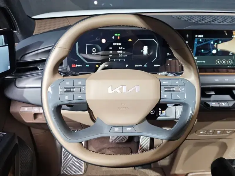 2025 Kia EV9 с пробегом 6 696 км