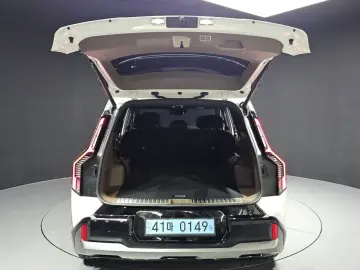 2025 Kia EV9 с пробегом 6 696 км