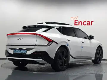 2022 Kia EV6 с пробегом 46 352 км