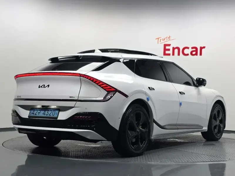 2022 Kia EV6 с пробегом 46 352 км