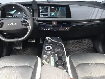 2022 Kia EV6 с пробегом 46 352 км